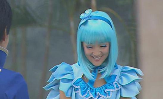 蓝色水玲珑演员，演技与表现的深度探讨