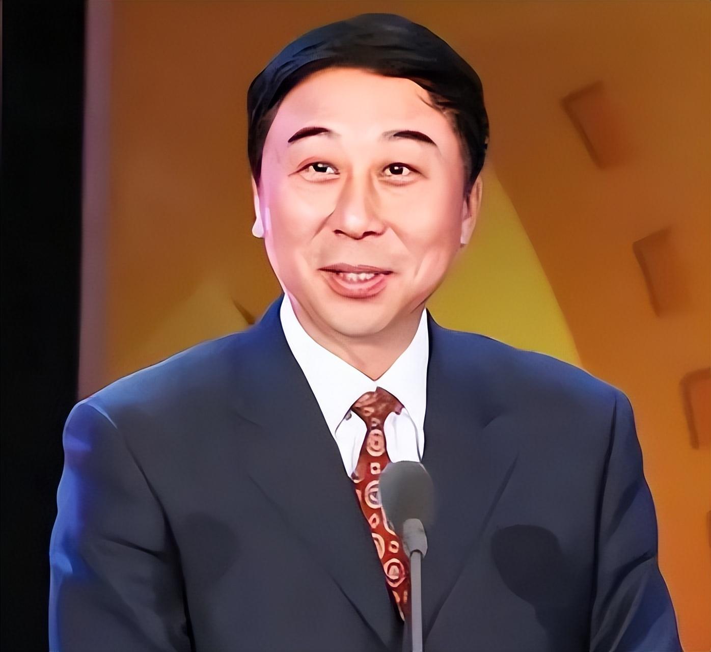 相声名家冯巩，传统艺术的璀璨传承者